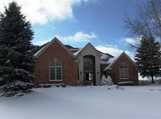 2051 E Oakwood Rd, Oxford, MI 48370