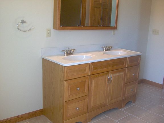 5th image of 131 Blackwater Ln