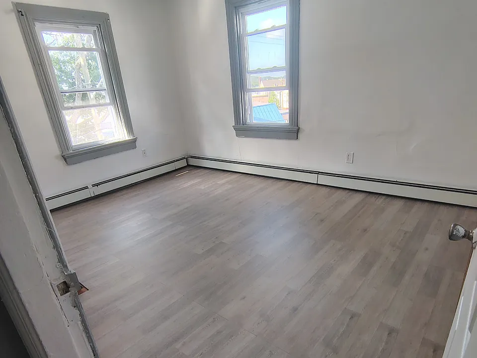 59 Kossuth St #3
