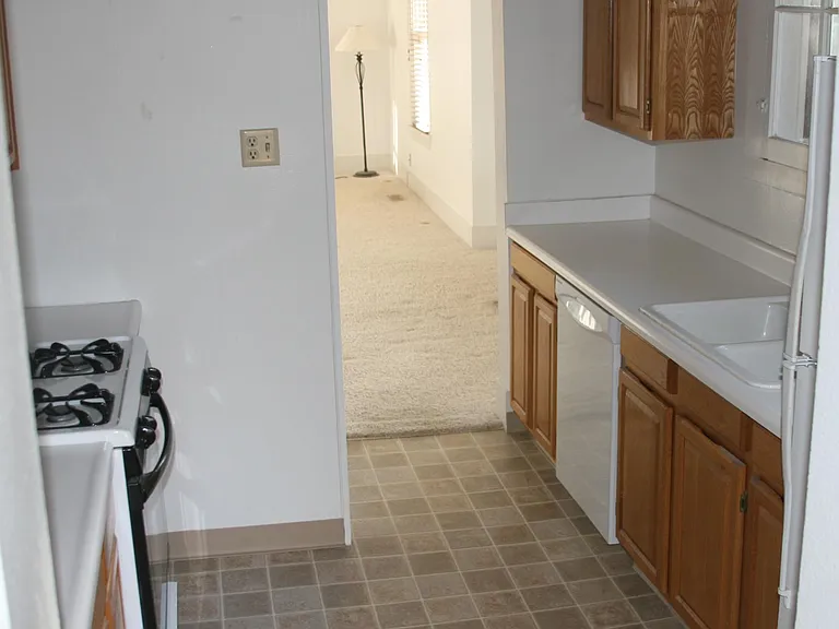 812 E Yampa St — Photo 3