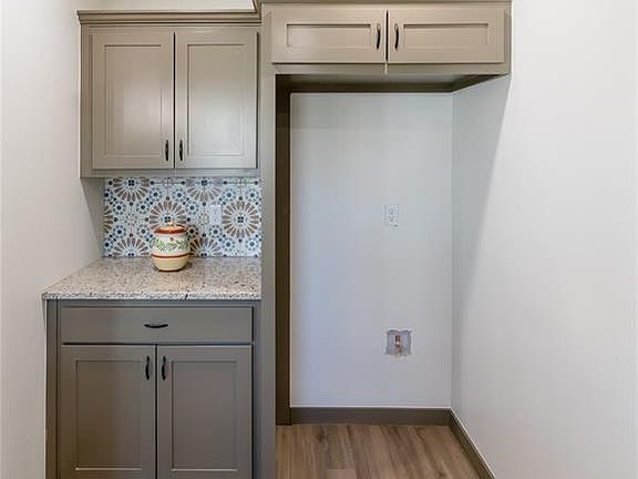 5th image of 1123 Bedford Dr