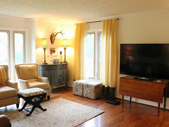5th image of 408 Leawood Dr