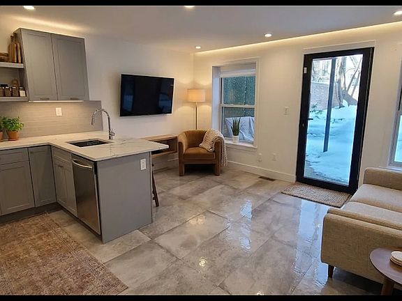 2nd image of 487 Halsey St #1