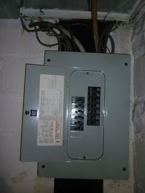 2nd image of 525 McCully St