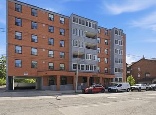 23 Main St #504, Hamilton, ON L9H 2P7