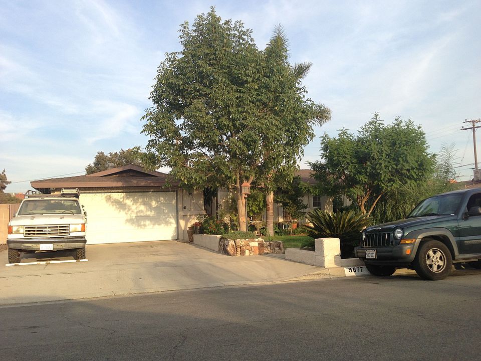 1st image of 9877 Tamarind Ave