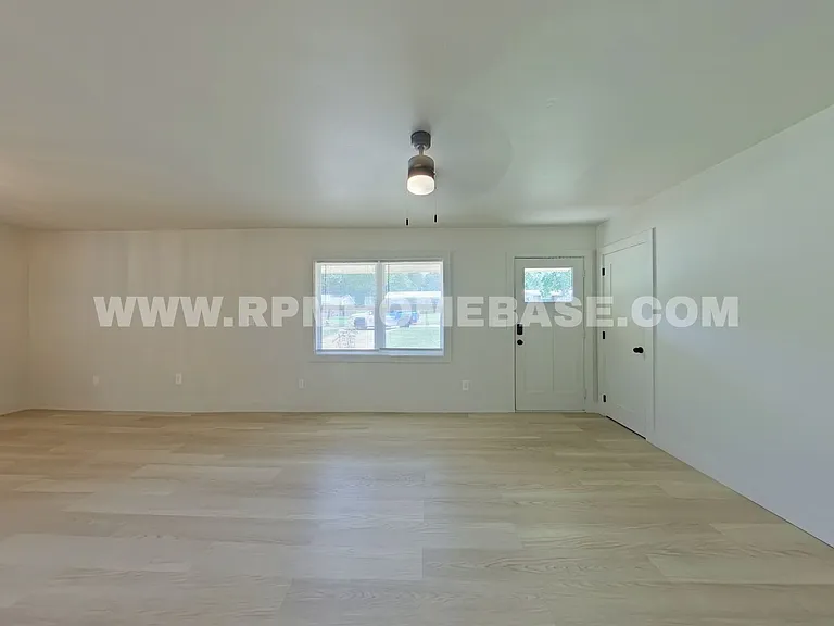 506 Forrest Ct — Photo 2