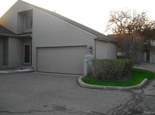 521 Oxford Ct #1, Rochester Hills, MI
