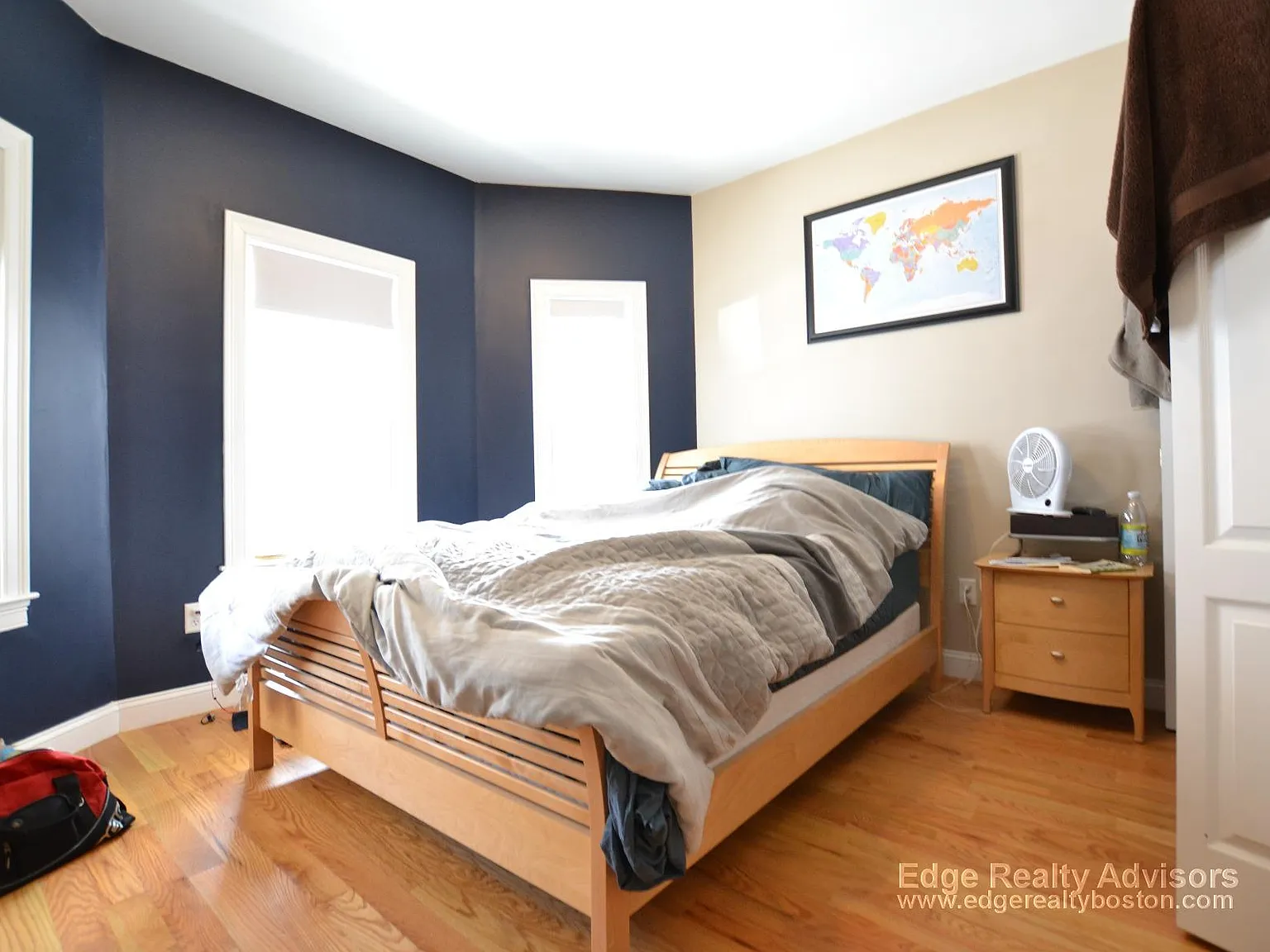 3 bed, 1000 sqft, $3,300 — Photo 4