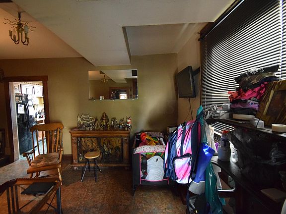 4th image of 561 E Stewart Ave