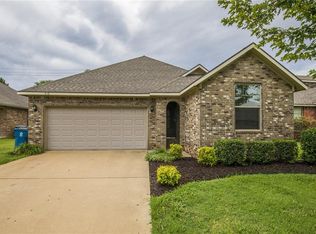 910 SW Crownview St, Bentonville, AR 72712