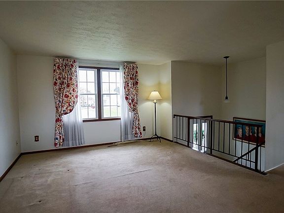 3rd image of 139 Oberlin Dr