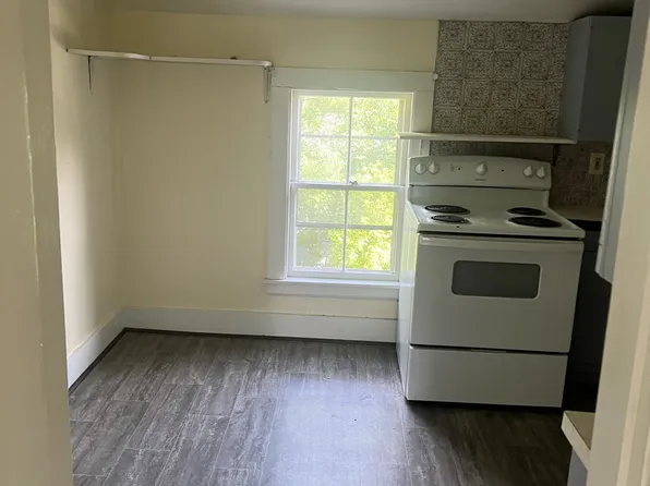 427 Essex St APT 3, Bangor, ME 04401