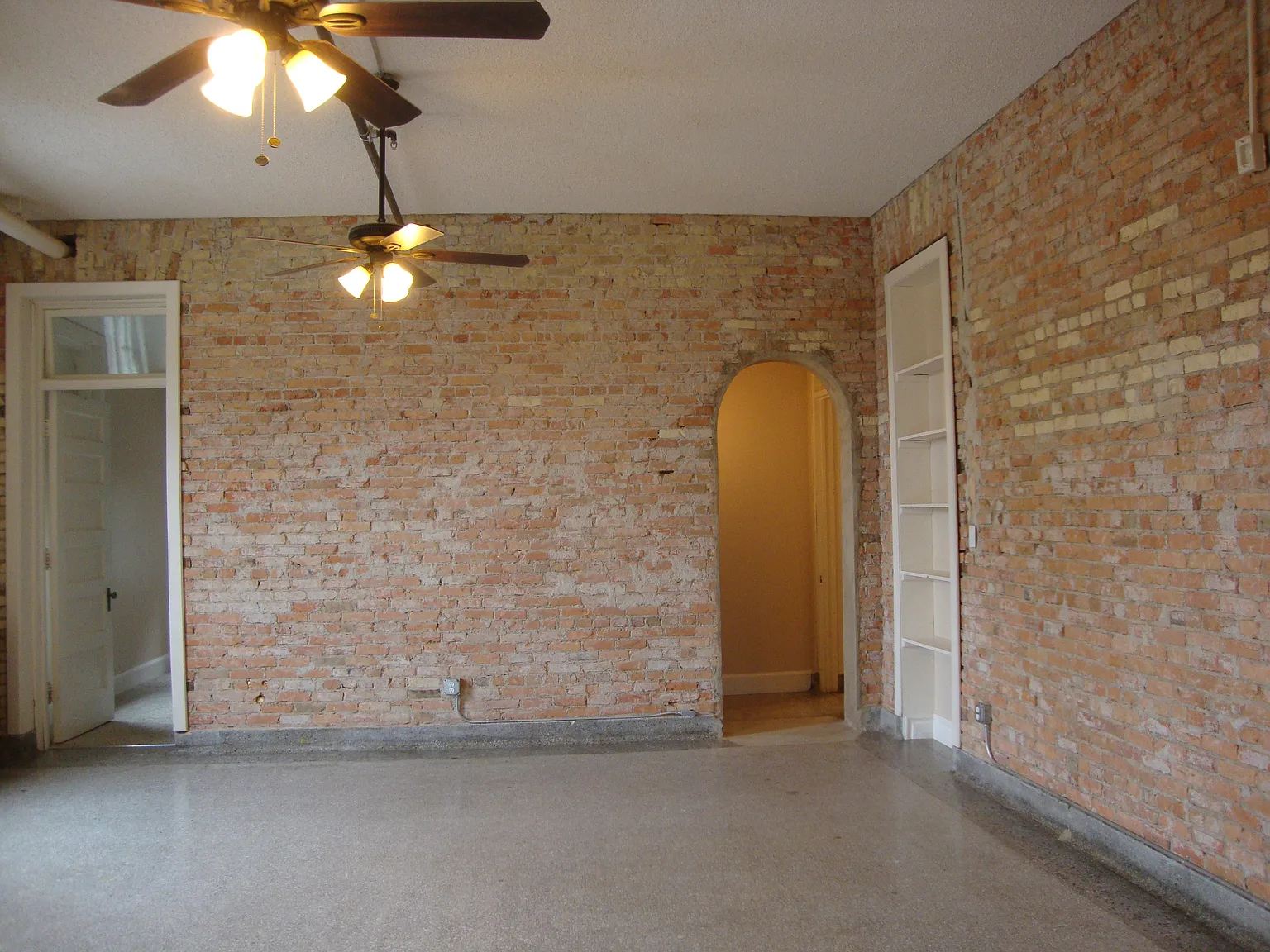 2 bed, 1500 sqft, $1,050 — Photo 1