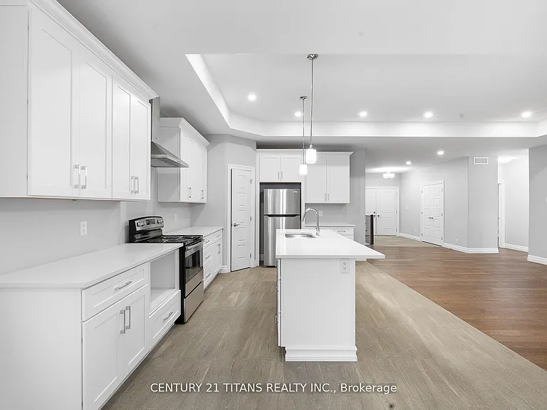 19 Tracy Dr — Photo 11
