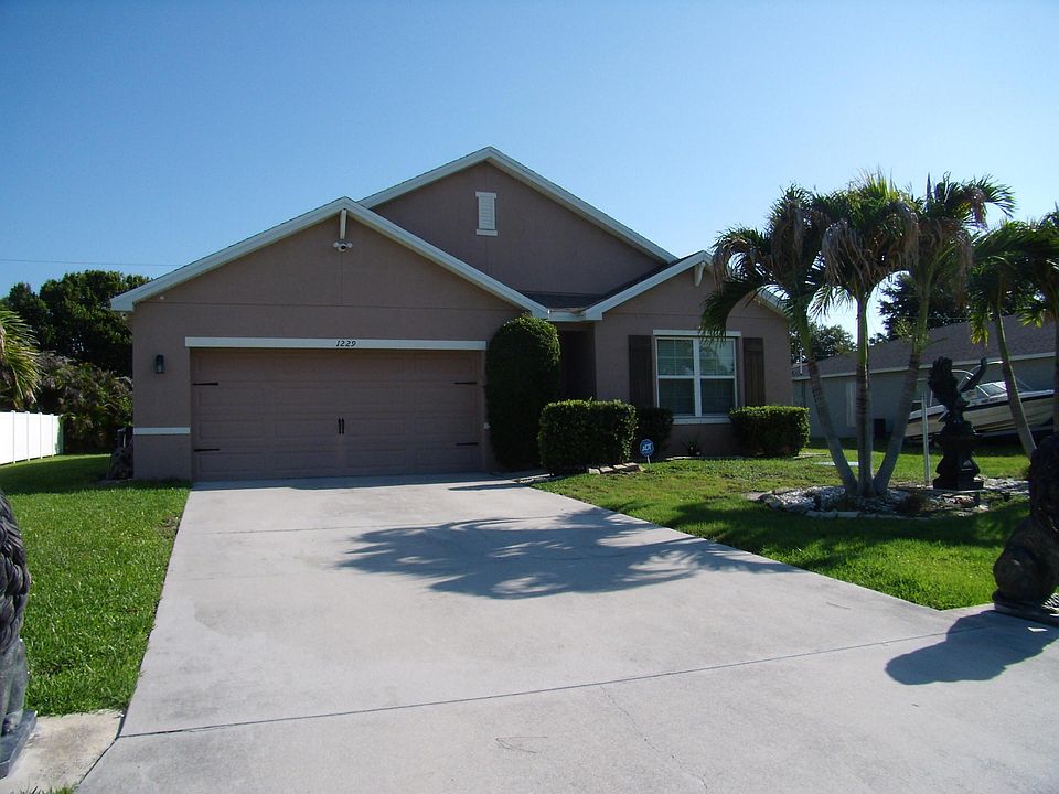 1st image of 1229 SW Albenga Avenue