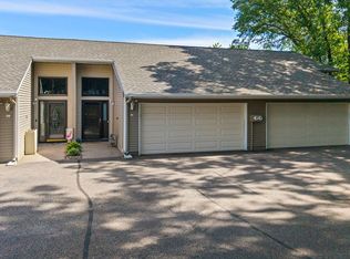 41 Round Lake Trl, Little Canada, MN 55117