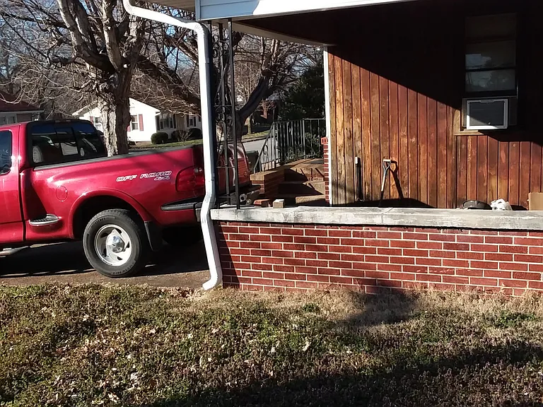 407 N McCombs St — Photo 2