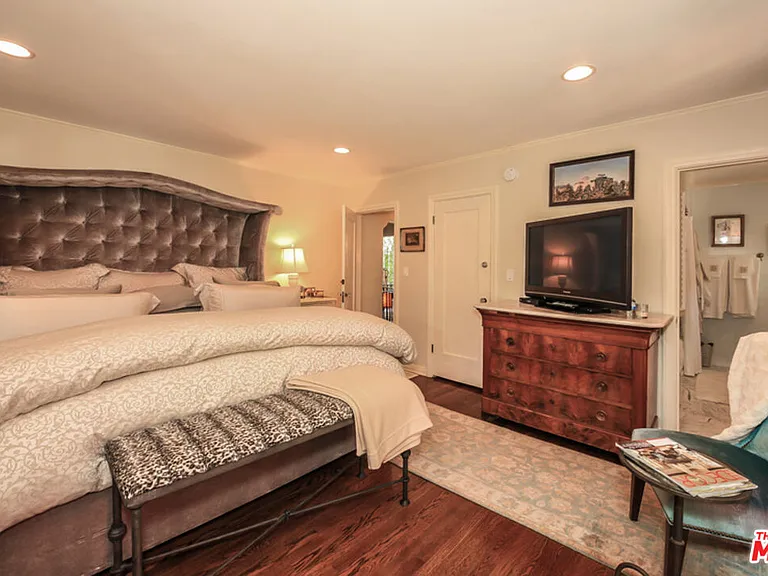 1367 N Beverly Dr — Photo 22