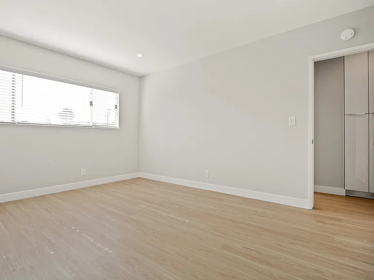 1451 Franklin St in Santa Monica! Steps to SM Blvd and near the Water Garden. — Photo 15