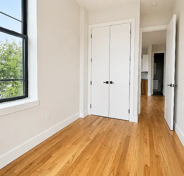 481 Evergreen Ave #2S — Photo 4