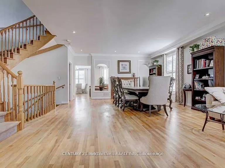19 Brookgreene Cres — Photo 3