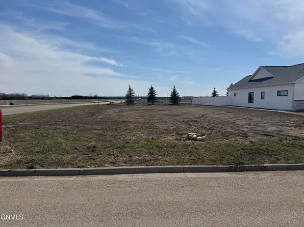 423 Lennox Dr, Bismarck, ND 58504