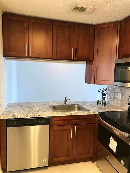 1st image of 1350 The Pointe Dr