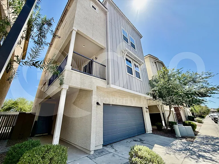 687 W Flintlock Way — Photo 2