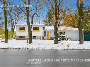 1408 Appleton Dr #A, Ottawa, ON K1B3X6