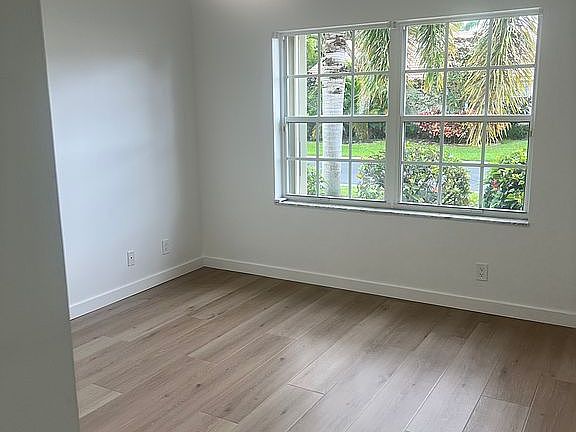 4th image of 5849 Royal Isles Blvd