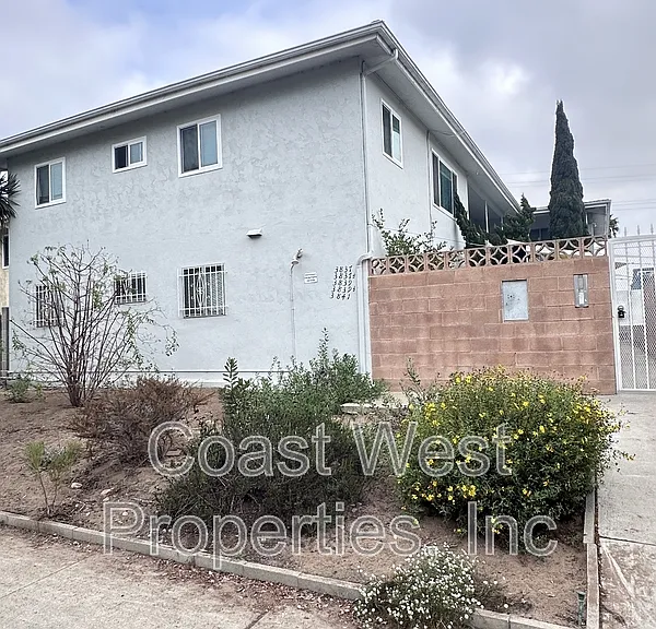 3837 1/2 Kendall St — Photo 2