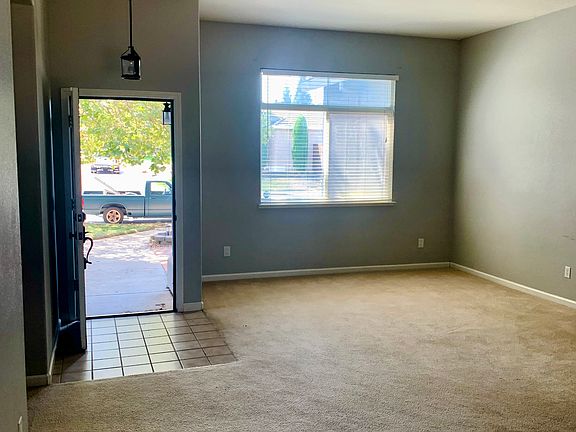 3rd image of 2548 Honeysuckle Dr