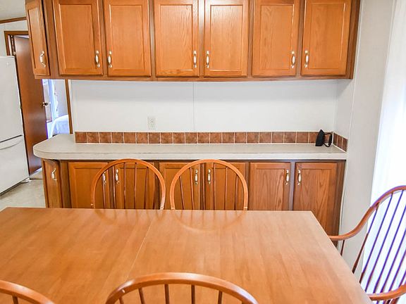 4th image of 106 E Warrick St