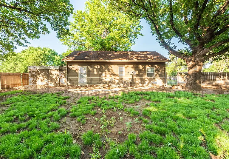 300 W Breese Ave — Photo 15