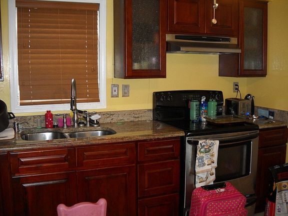 EI Kitchen w/Granite counters