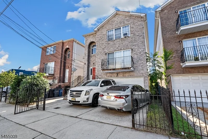 49 Seabury St #1