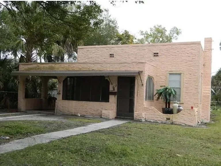 2 Robinson Ct — Photo 1