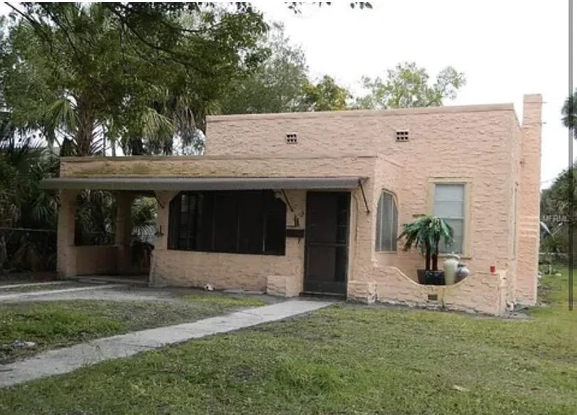 2 Robinson Ct