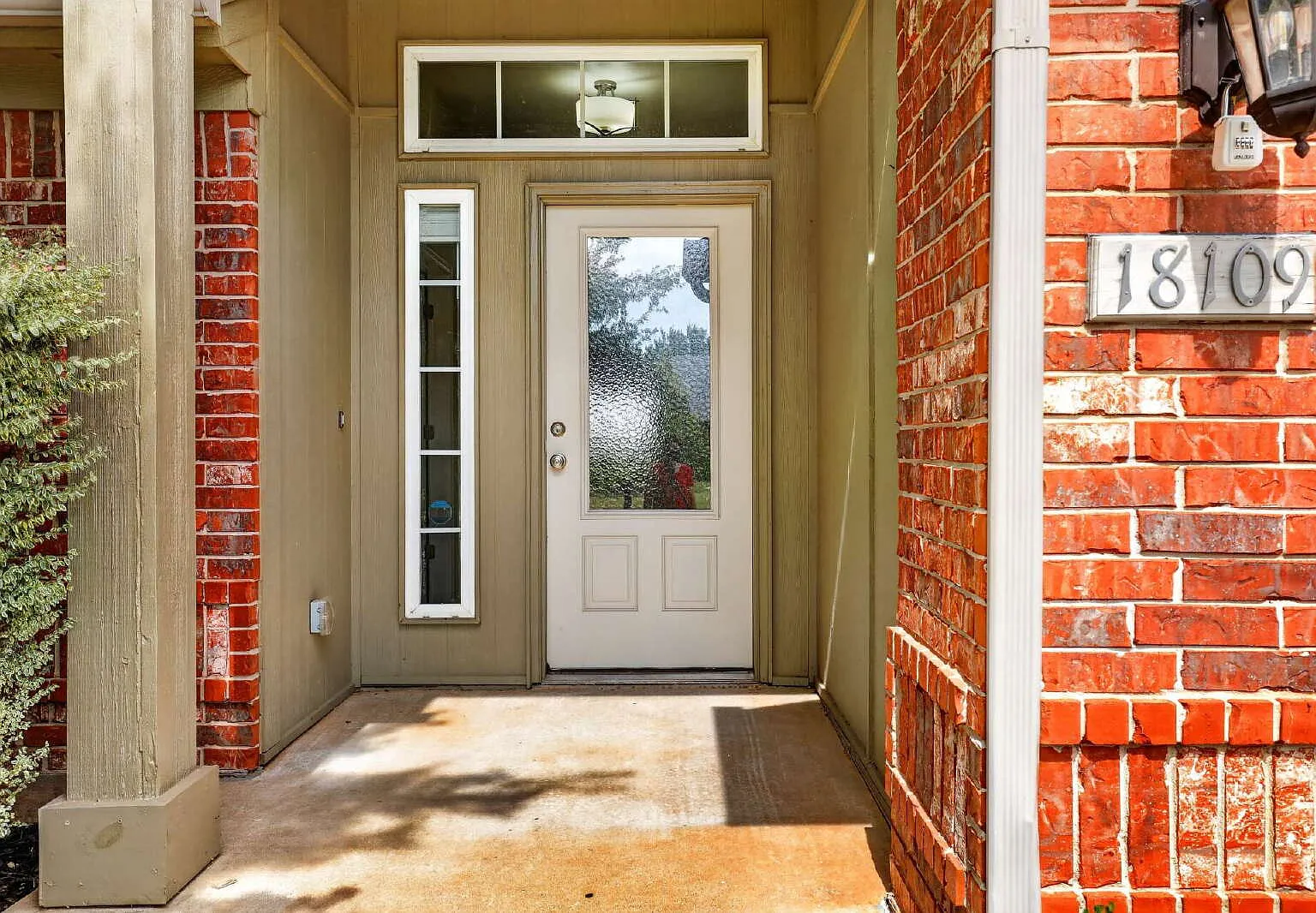 3 bed, 2.0 bath, 1996 sqft, $1,995 — Photo 4