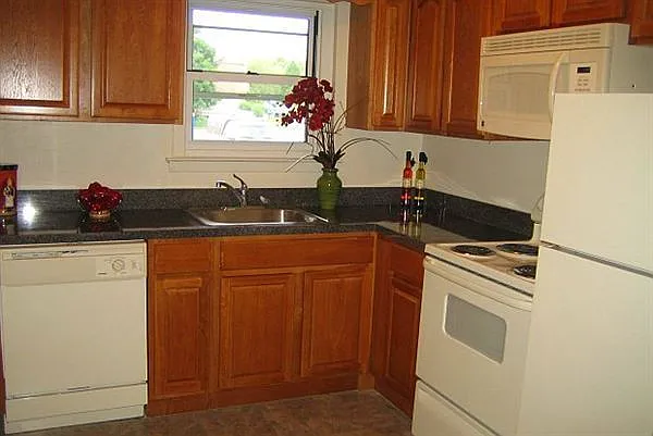 Kimberwyck Village Apartments — Photo 9
