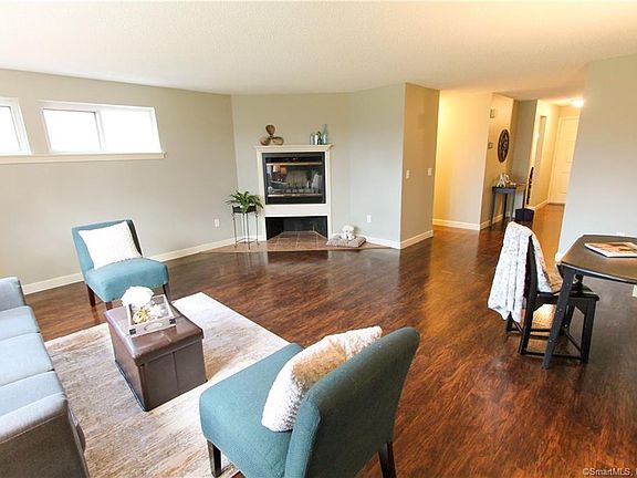 3rd image of 107 Greenwoods Ln #107