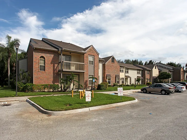 Crystal Pointe I — Photo 12