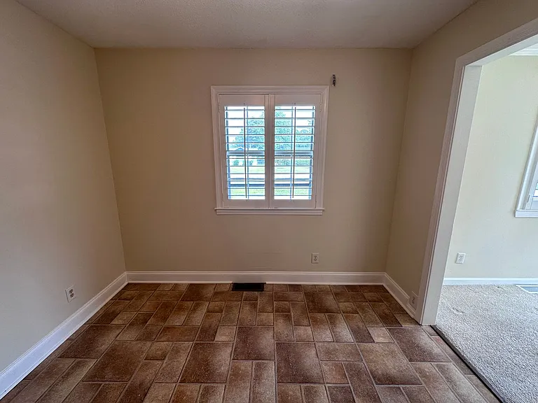 327 Pinecliff Dr — Photo 7