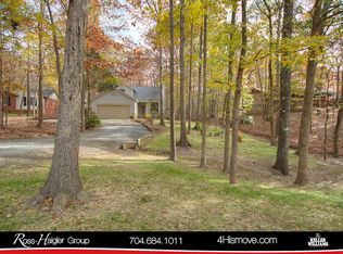 5709 Indian Wood Dr, Matthews, NC 28104