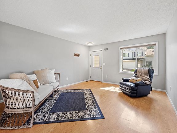 3rd image of 418 Roundhouse St