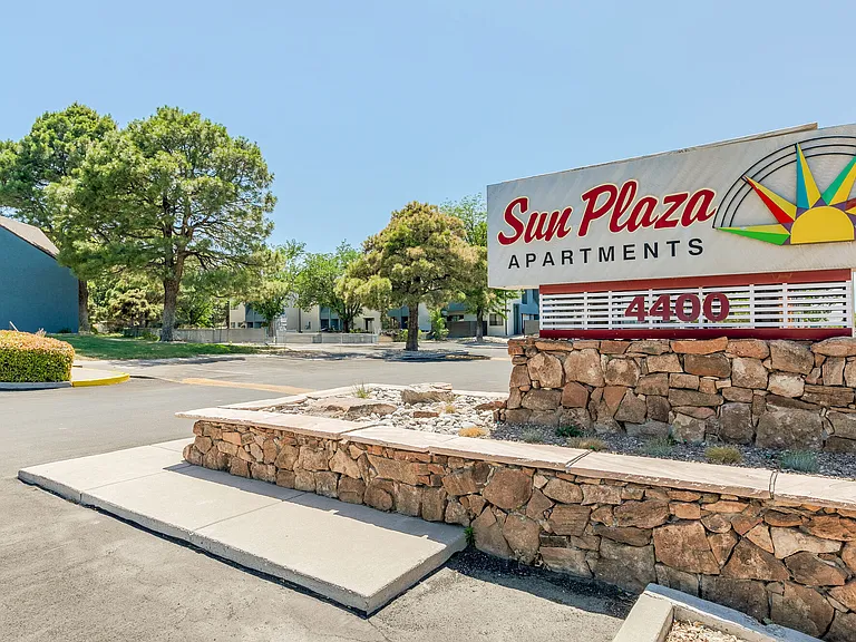 Sun Plaza — Photo 21