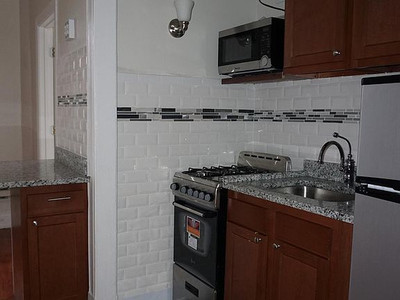 2nd image of 622 W Patterson Ave APT 1A