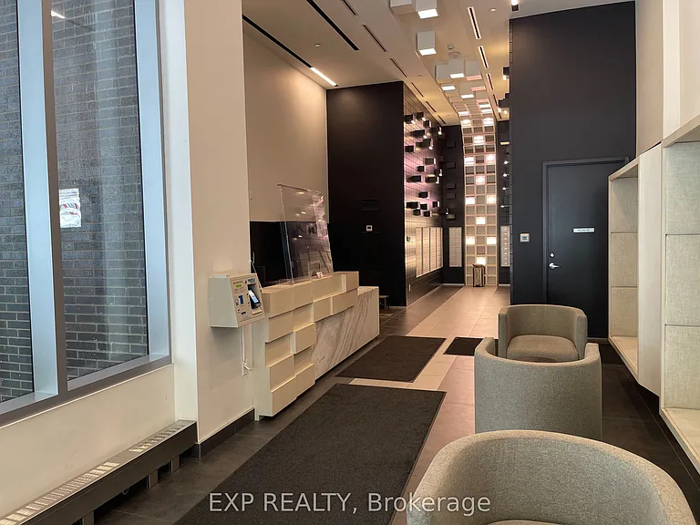 195 Redpath Ave #2015 — Photo 31