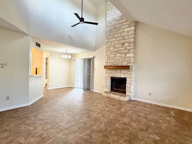 1703 Horseshoe Cir — Photo 2